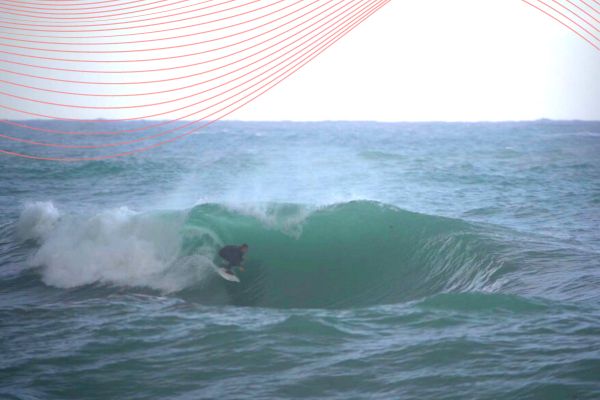Surfer en méditerranée, halte aux clichés